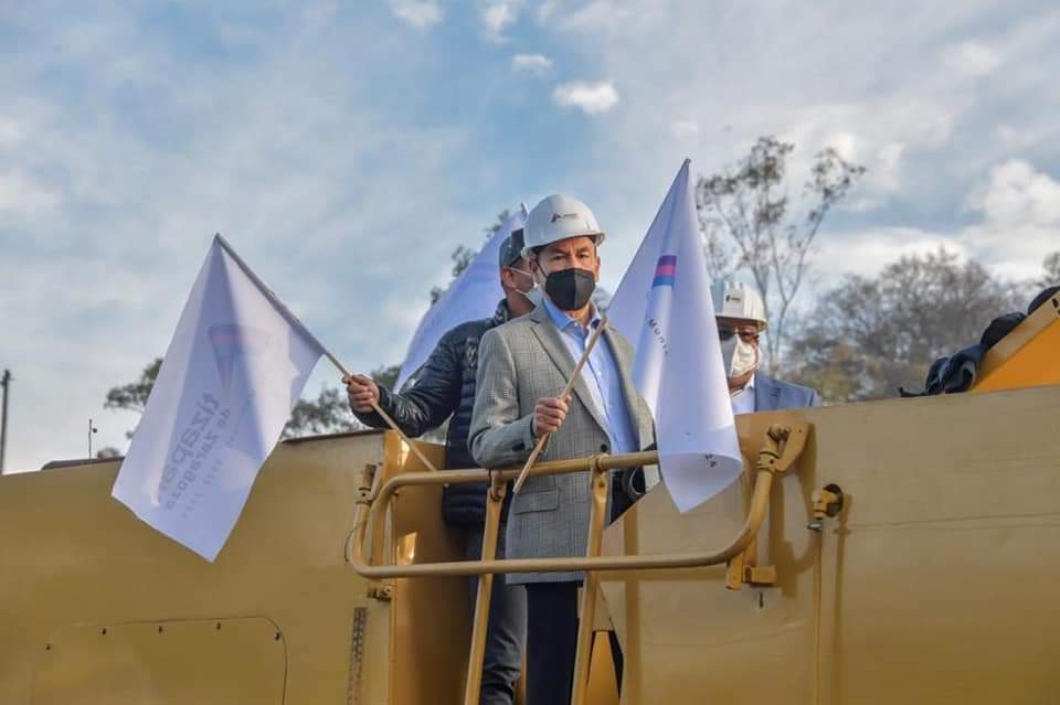 DA PEDRO RODRÍGUEZ BANDERAZO DE SALIDA A INICIO DE OBRAS EN ATIZAPÁN DE ZARAGOZA