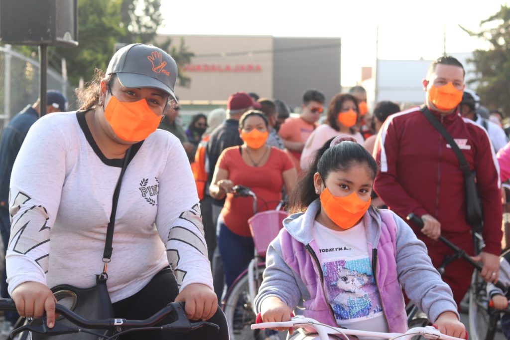 Acolmenses rodaron en bici y caminaron por el “Día Naranja”