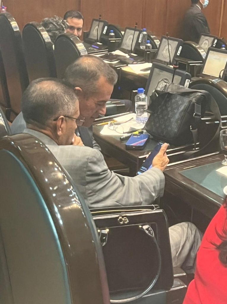 DIPUTADO DE MORENA DEL EDOMEX VISTE BOLSO DE MÁS DE 60 MIL PESOS