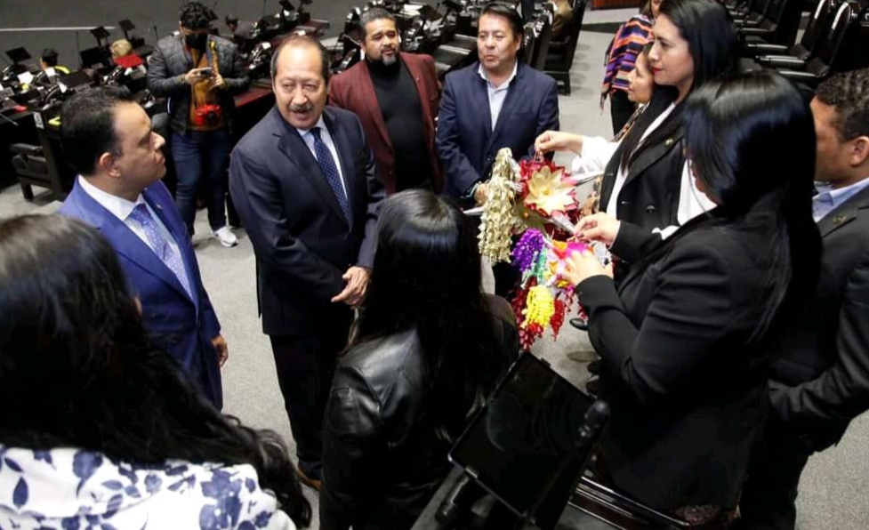 Sorprenden en Cámara de Diputados Federal con Piñatas Elaboradas por Artesanos del Municipio de Acolman