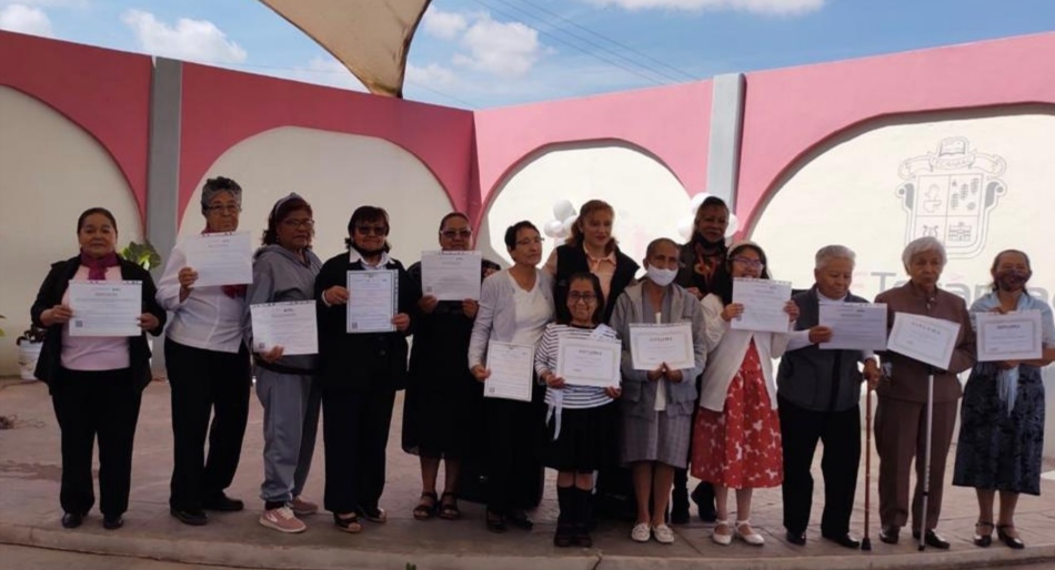 Culminan en Tecámac sus Estudios de Nivel Primaria y Secundaria 15 Adultos Mayores