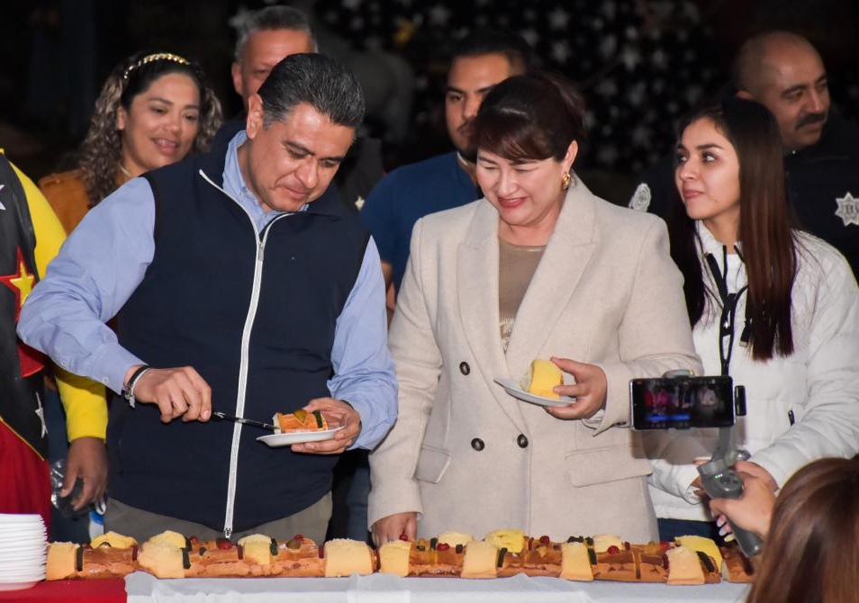 TLALNEPANTLA  REGALA ALEGRÍA A LAS NIÑAS Y NIÑOS  Y CON LA TRADICIONAL PARTIDA DE ROSCA EN DÍA DE REYES