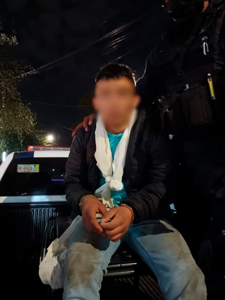 DETIENEN A MENOR DE EDAD POR ROBO CON VIOLENCIA DE VEHÍCULO