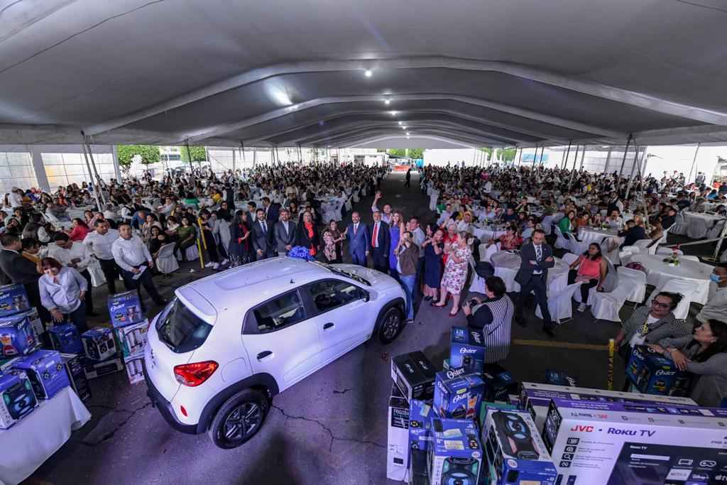CELEBRA PEDRO RODRÍGUEZ A MAESTROS EN ATIZAPÁN DE ZARAGOZA; RECONOCEN LABOR DOCENTE DURANTE PANDEMIA