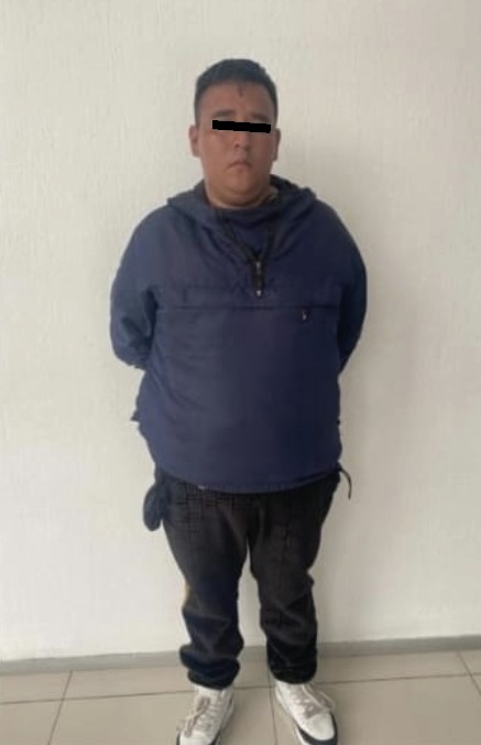 DETIENEN A SUJETO POR ROBO DE VEHÍCULO,ASALTABA CON UNA PISTOLA TIPO ESCUADRA