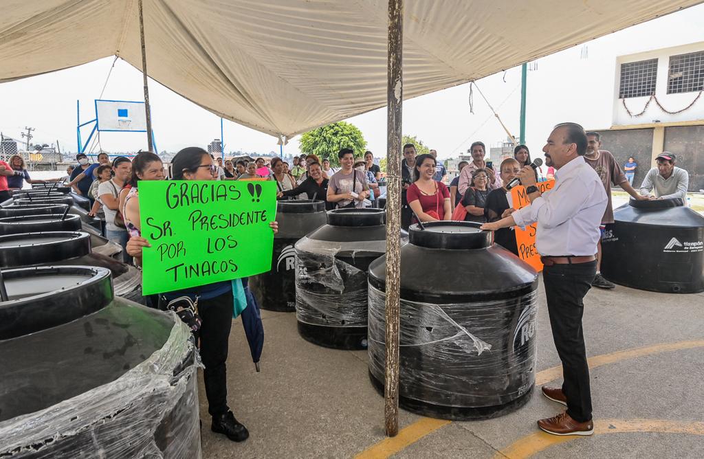 PIDE PEDRO RODRÍGUEZ SOLIDARIZARSE CON QUIENES NO TIENEN AGUA EN ATIZAPÁN DE ZARAGOZA; ENTREGA 112 TINACOS MÁS EN LAS COLONIAS BOSQUES DE IXTACALA Y MIRAFLORES