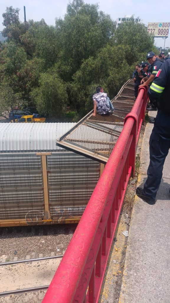 POLICÍAS DE TLALNEPANTLA FRUSTRAN INTENTO DE SUICIDIO
