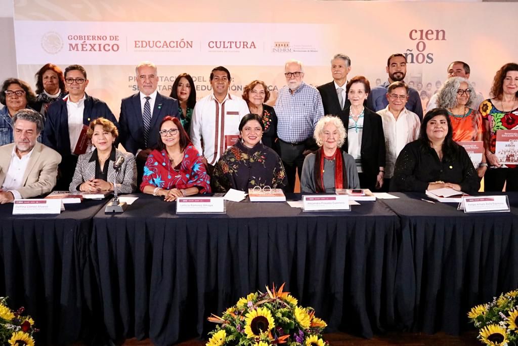 ASISTE GÓMEZ ÁLVAREZ A LA PRESENTACIÓN DEL LIBRO «SECRETARIABDE EDUCACION PUBLICA 100 AÑOS»