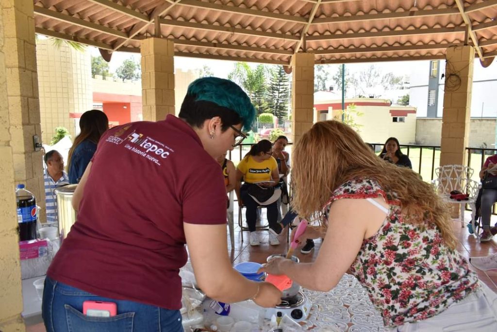 EMPODERANDO A TRAVÉS DE LA CREATIVIDAD: EXITOSA CAPACITACIÓN DE VELAS ARTESANALES POR EL INSTITUTO MUNICIPAL DE LA MUJER TULTEPEC