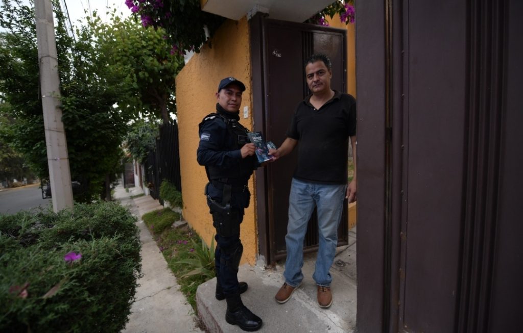  POLICÍA Y CIUDADANÍA DE ATIZAPÁN COMBATEN LA DELINCUENCIA; ENTREGAN 44,280 MANUALES DE PREVENCIÓN DEL DELITO