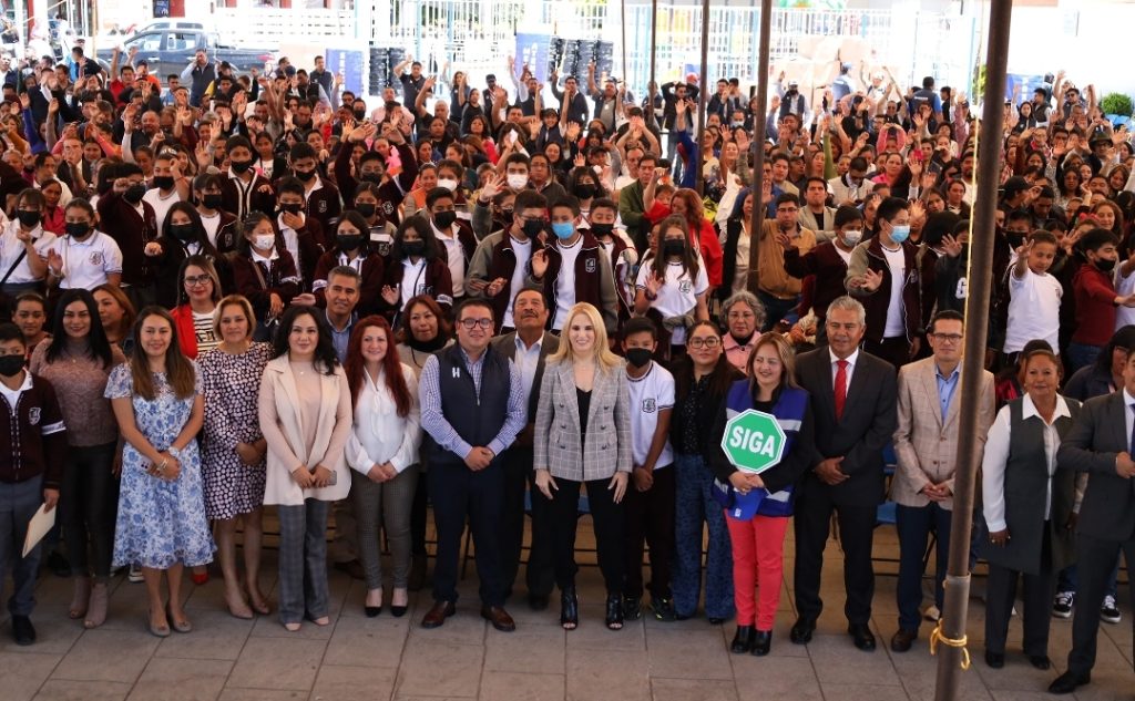ENTREGA HUIXQUILUCAN EQUIPO A ESCUELAS PARA MEJORAR LA SEGURIDAD VIAL AL EXTERIOR DE LOS PLANTELES