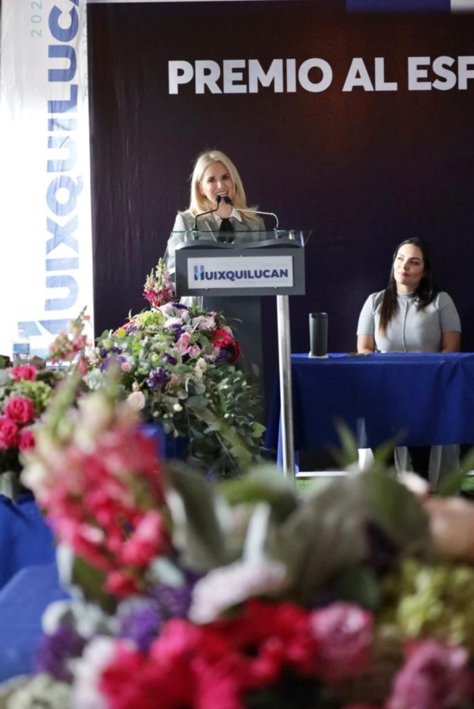 PREMIA HUIXQUILUCAN A SERVIDORES PÚBLICOS POR SU ESFUERZO, DEDICACIÓN Y PROFESIONALISMO