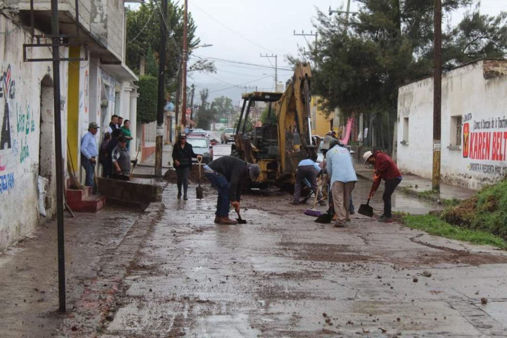 HILARIÓN CORONEL LEMUS PONE EN MARCHA TRABAJOS DE DESAZOLVE PARA PREVENIR INUNDACIONES EN OTUMBA
