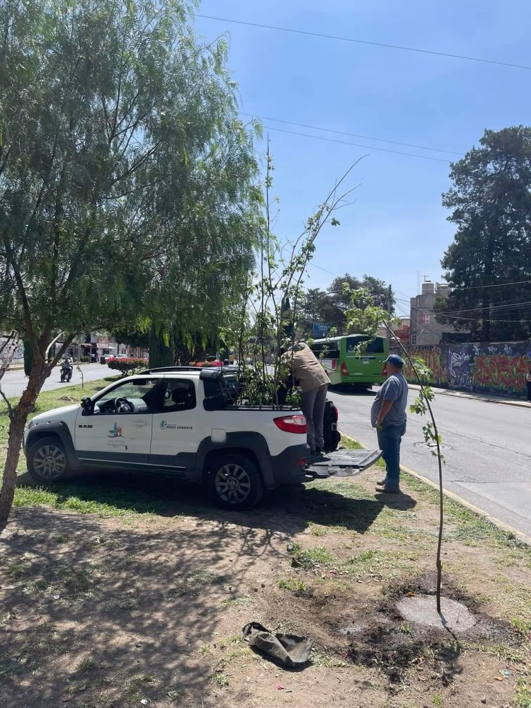 ALDO LEDEZMA HECHA ANDAR CAMPAÑA DE REFORESTACIÓN EN CUAUTITLÁN MÉXICO