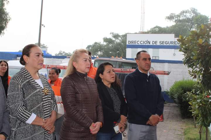 Entrega Maria de los Ángeles Zuppa Villegas equipo a protección civil y bomberos de Tepotzotlán