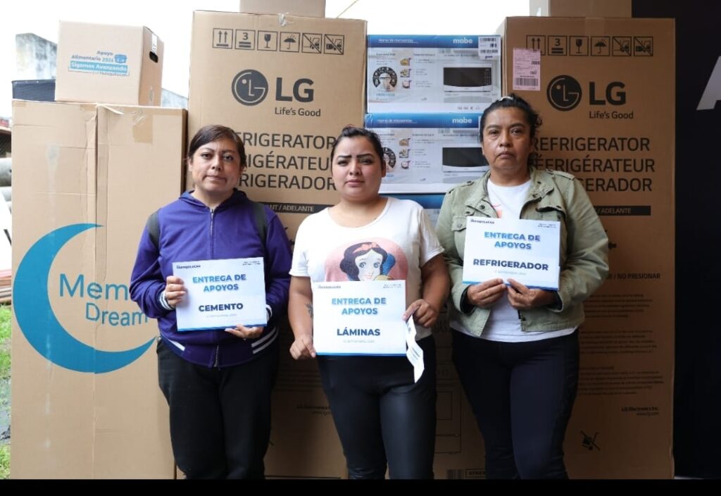 ENTREGA HUIXQUILUCAN APOYOS A DAMNIFICADOS POR DESLAVES