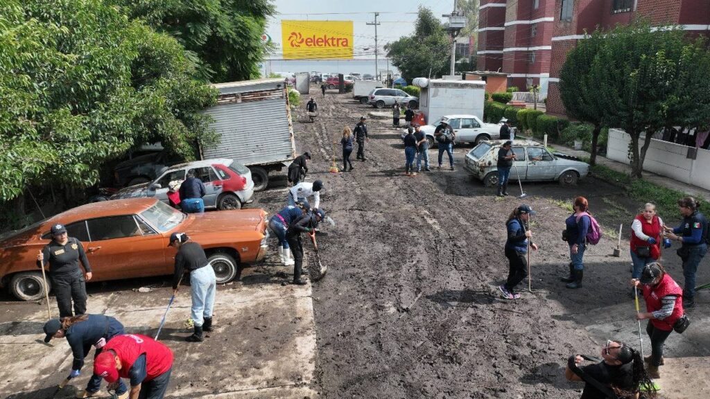 A TRES DÍAS DE LAS INUNDACIONES, LA MAYORÍA DE CALLES DE COACALCO YA ESTÁN LIBRES DE ESCOMBROS Y LODO*