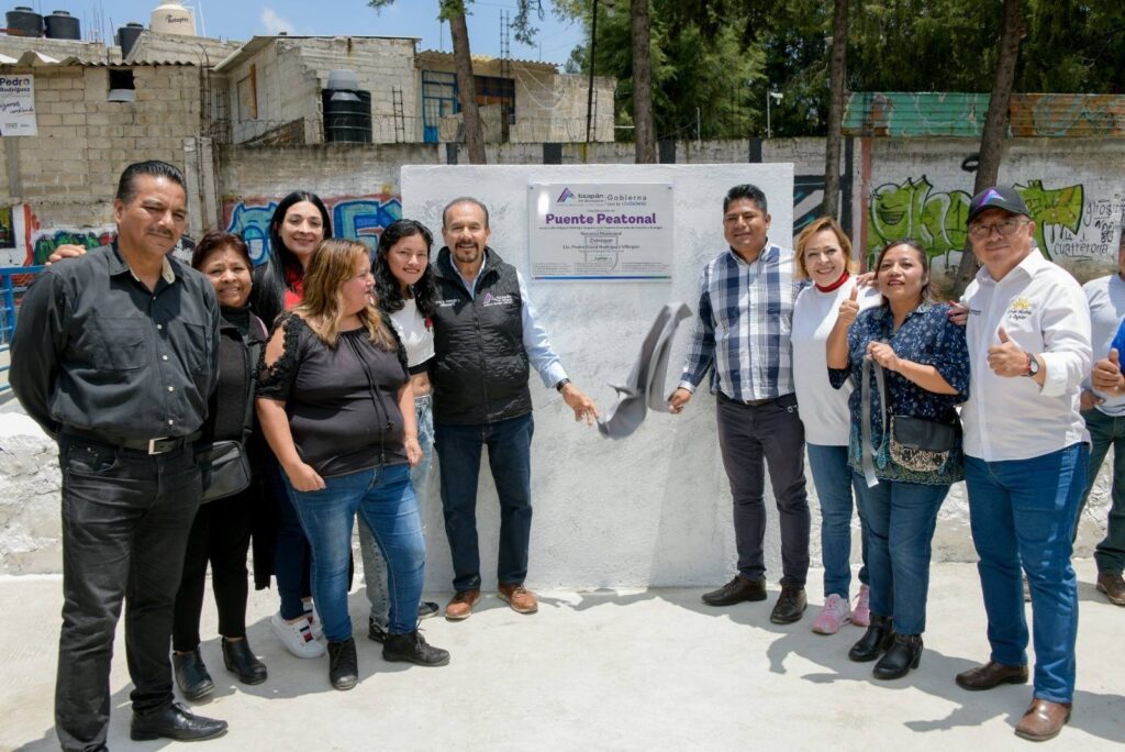 ENTREGA PEDRO RODRÍGUEZ CONSTRUCCIÓN DE PUENTE PEATONAL EN COLONIA AMPLIACIÓN EMILIANO ZAPATA