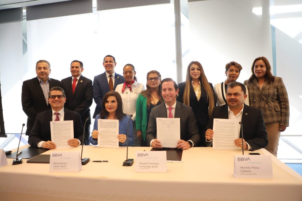 PARTICIPA ALCALDESA DE TECÁMAC EN LA FIRMA DE CONVENIO DE COLABORACION ENTRE AALMAC Y BBVA