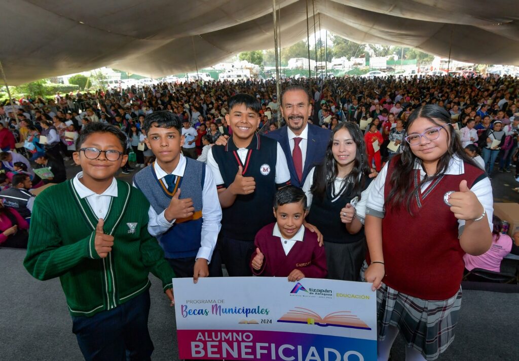 PEDRO RODRÍGUEZ AYUDA A ALCANZAR LOS SUEÑOS DE MÁS DE 38 MIL NIÑOS Y JÓVENES CON LA ENTREGA DE BECAS ESCOLARES