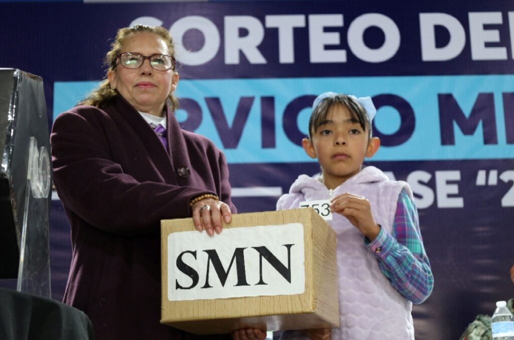 CERCA DE 850 JÓVENES DE HUIXQUILUCAN PARTICIPAN EN EL SORTEO DEL SERVICIO MILITAR NACIONAL