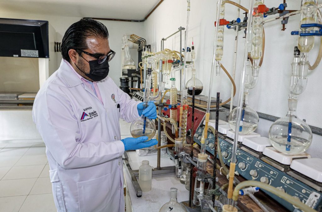 GOBIERNO DE ATIZAPAN REAFIRMA  COMPROMISO CON LA SALUD DE LAS FAMILIAS, VERIFICAHDO  Y GARANTIZANDO  LA CALIDAD DEL AGUA  QUE RECIBEN. 